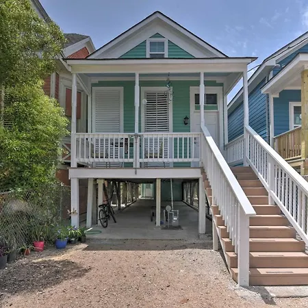 Revamped Home About 2 Mi To Galveston Seawall!